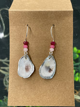 Load image into Gallery viewer, Shell earrings
