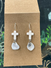 Load image into Gallery viewer, Shell earrings