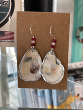 Load image into Gallery viewer, Shell earrings