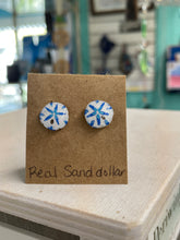 Load image into Gallery viewer, Shell earrings