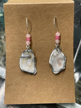 Load image into Gallery viewer, Shell earrings