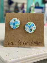 Load image into Gallery viewer, Shell earrings