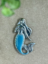 Load image into Gallery viewer, Pocket charm