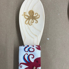 Load image into Gallery viewer, Spoon &amp; Towel Set
